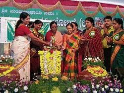 Opposition leader in Council Motamma inaugurating womens meet at the State-level Krishi Mela organised by SKDRDP in Kadur on Friday.  dh photo