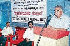 Prajavani former Executive Editor Raja Shailesh Chandra Gupta speaking at an interaction with journalism students at Government First Grade College at Car Street in Mangalore on Friday. DH Photo