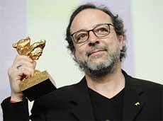 Turkish film director Semih Kaplanoglu poses for photographers with the Golden Bear for Best Film award received for 'Bal' (Honey) during a press conference after the awards ceremony of the 60th Berlinale Film Festival in Berlin  on Saturday. AFP