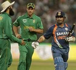 Sachin Tendulkar (C), returns to the pavilion after the Indian innings as South African players Hashim Amla, left, and AB de Villiers approach to congratulate Tendulkar during the second ODI cricket match in Gwalior, Wednesday. Tendulkar became the first batsman to score 200 runs in a One Day International. AP