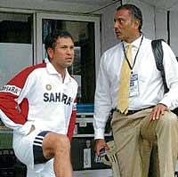 master and admirer: Former Indian captain Ravi Shastri (right) says Sachin Tendulkar has defied the passage of time to remain on top of the game. File photo