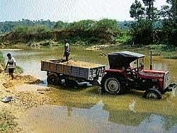 Illegal sand mining on Hemavathi river-bed.  dh photo