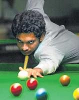 All concentration: Karntakas Hariharan en route to his win over TNs Mazar in the qualifying round of the National  6-red snooker on Monday. DH photo / Srikanta Sharma R