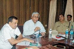 State Bio-fuel Task Force President Y B Ramakrishna holding a meeting of officials in Madikeri on Wednesday. Deputy Commissioner K H Ashwathanarayan Gowda and Superintendent of Police Manjunath Annigeri are seen. dh photo