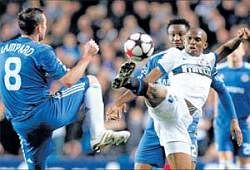 Kicking around: Chelseas Frank Lampard (left) and Inters Samuel Etoo vie for possession on Tuesday. AFP