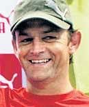 Gilchrist gives thumbs-up to IPL expansion