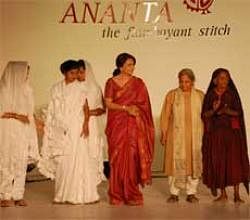 Bollywood actress Sharmila tagore in a Hansiba saree with 92-year-old Hansiba Ben.IANS