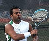 Paes, Bhupathi advance in Miami Master doubles