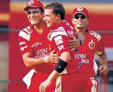 Fiery Dale Steyn (centre) has made a strong impact during his stint with the Royal Challengers Bangalore. DH photo / Srikanta Sharma R
