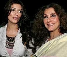 Bollywood actress Dimple Kapadia along with his daughter actress Twinkle Khanna at the premier of the film "Tum Milo To Sahi" in Mumbai on Thursday night. PTI