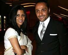 Rahul Bose (R) and actress Konkona Sen Sharma pose as they attend the premiere of Hindi film 'The Japanese Wife' in Mumbai late April 7, 2010. AFP