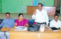 Head Count:  District nodal officer Anbanandan speaking at the training programme for enumerators in Chikkaballapur on Sunday. Tahsildar Poornima and assistant nodal officer Muddukumar are seen. DH photo