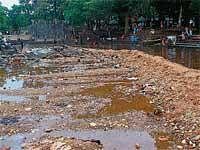 A view of the partially dried Netravati river.  DH Photo