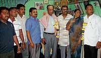 State Human Rights Commission Member B Parthasarathy being felicitated by Town Municipal Council Member M Narendra at the latters residence. District Janapada Parishat President Chandraiah Naidu, Town Municipal Council Member T J Gopi Kumar and others look on. DH Photo