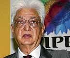 Wipro Chairman Azim Premji briefing reporters in Bangalore on Friday. DH Photo