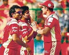 Master and pupils: Anil Kumble (right) will look to Robin Uthappa (left) and Vinay Kumar to deliver the goods against the Deccan Chargers in the third-place play-off in Mumbai on Saturday.