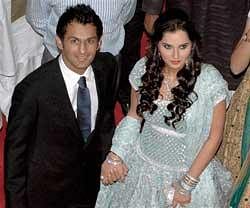 Shoaib Malik, with his wife Sania Mirza arrive for their wedding reception in Lahore, Pakistan on Tuesday. AP Photo