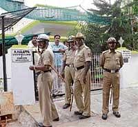 Safety: Policemen deployed at the residence of Halappa in Bangalore on Sunday. DH Photo
