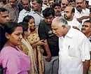 Chief Minister B S Yeddyurappa interacting with walkers during his visit to Lalbagh in Bangalore on Tuesday. DH Photo