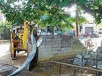 Government buildings being evicted for widening of road in Birur. DH Photo