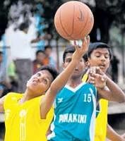 KEEN TUSSLE:  Nikil of VBC Mandya (left) vies for possession with Pinakinis Pradeep in the State youth basketball   championships on Sunday. DH photo