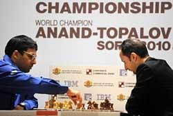 Current world chess champion Indian Viswanathan Anand (L) plays against his Bulgarian challenger Veselin Topalov (R) during their eleventh game of the FIDE World Chess Championship at Sofia's Military Club on May 9, 2010.