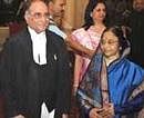 Indian President Pratibha Devisingh Patil (R) poses with Chief Justice of India (CJI) Justice Sarosh Homi Kapadia after the swearing-in ceremony at the Presidential palace in New Delhi on Wednesday. AFP