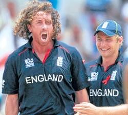 Got him!: England paceman Ryan Sidebottom (left) and Luke Wright celebrates after getting rid of Sri Lankan opener  Sanath Jayasuriya in the first semifinal of the World T20 at Gros Islet on Thursday. AFP