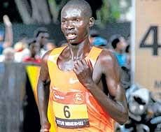 Tenacious: Titus Mbishei of Kenya en route to the mens title at the World 10K on Sunday. DH Photo/ Kishor Kumar Bolar