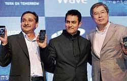 Actor Aamir Khan (centre) with Samsung South West Asia President & CEO J S Shin (right) & Samsung Electronics Director (Mobile & IT) Ranjit Yadav in New Delhi on Wednesday. PTI