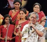 Theater artiste B Jayashree performing at Spandana Natakotsava in Bangalore on Monday. dh photo