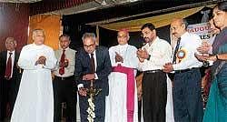 Mangalore University Vice-Chancellor Prof T C Shivashankara Murthy inaugurating the Milagres First Grade College in Mangalore on Wednesday. DH Photo