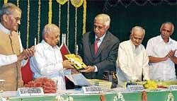 Former Chief Justice of India M N Venkatachalaiah handing over the commemorative volume on the life of L S Venkaji Rao to Prof G Venkatasubbaiah in Bangalore on Friday. DH Photo