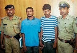 Police officers along with the accused who were arrested in theft cases in Sullia. DH photo