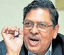 Hegde refuses to endorse CM's clean chit to Reddys