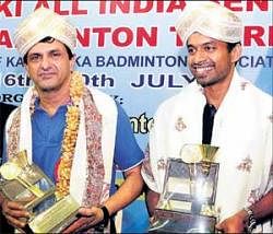 Badminton aces Prakash Padukone (left) and Pullela  Gopichand during a felicitation function on Tuesday. DH photo