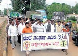 Dalit Sangarsha Samiti taking out a procession demanding ban on carrying of night soil in  C B pur on Thursday. DSS Coordinator C G Gangappa, G Narayanaswamy are seen. DH Photo
