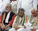 Writer U R Ananthamurthy, former KPCC chief K H Ranganath and freedom fighter H S Doreswamy at the inauguration of the padayatra. dh photo