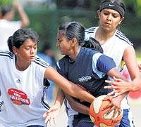 KEEN TUSSLE:  Nisha (left) and Sanjana of Beagles try to  dispossess Sports Hostels Victoria Brijit (centre) in the NBA  basketball challenge on Saturday. DH PHOTO