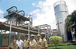 Police and Fire personnel at KMF Bangalore Dairy on Monday. DH Photo