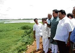 grand plans: Mayor S K Nataraj inspecting the Yelahanka Lake in City on Tuesday. DH Photo