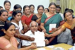 hear our voice: Transgenders submitting a memorandum to Chief Minister B S Yeddyurappa and Legislator Shobha Karndlaje in Bangalore on Wednesday. dh Photo