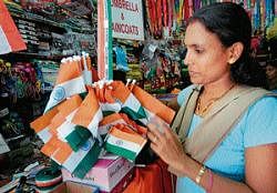 A woman purchasing national flag as Independence Day is fast approaching. DH photo/Chandrahas Kotekar