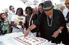 Joe Jackson, father of the late Michael Jackson, cuts a cake to celebrate Jacksons 52nd birthday in Gary on Saturday. AP
