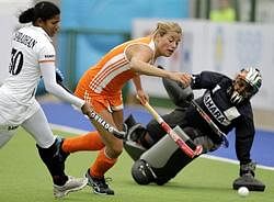 Netherlands' Kim Lammers, center, battles for the ball with India's Subhadra Pradhan, left, and India's Dipika Murty at a Women's Hockey World Cup match in Rosario, Argentina. AP