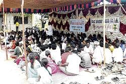 Members of the Dalit Sangharsha Samiti staging a protest in front of the taluk office in Chikkaballapur. DH Photo