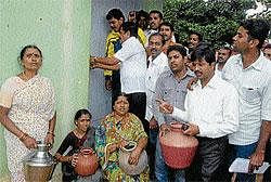 For Water: Women staging protest with empty pots even as former MLA M K Somashekar is locking the VVWW office at Ramakrishnanagar in Mysore on Wednesday. DH Photo