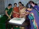Dig In :T L Shanta and the teachers cutting the cake.