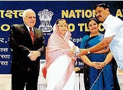 D Rajanna receiving the Best teacher award from President Pratiba Patil on occasion of teachers day at New Delhi.