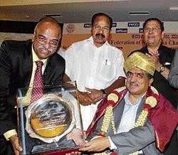 FKCCI president N S Srinivasa Murthy presenting Sir M Visvesvaraya Memorial award to UIDAI Chairman Nandan Nilekani in Bangalore on Wednesday.KPN